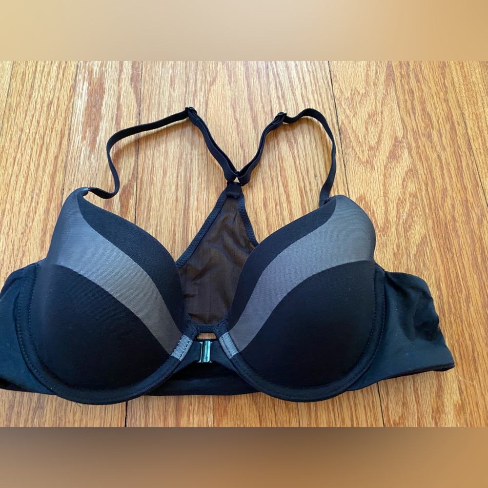 NWOT Victoria’s Secret Body by Victoria BBV Front Close Racerback Demi Bra 34B